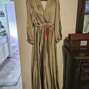 Elegant Gold Women's Dress
